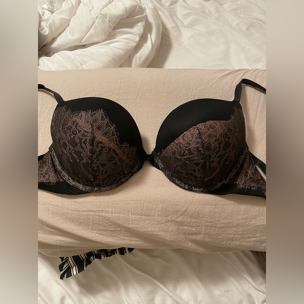Victoria secret Strappy bra with pink lace design